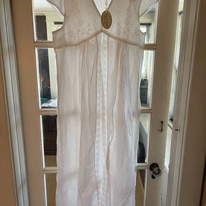 Powell Craft UK nightgown nwt - comes with linen case; 100% Cotton
